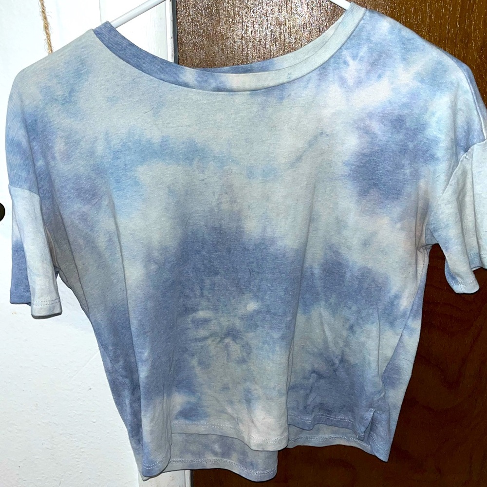 Light blue tie die cropped top